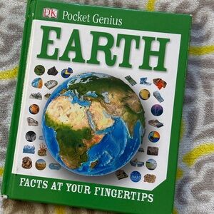 Pocket Genius: Earth Facts at Your Fingertips book kids geography teacher school